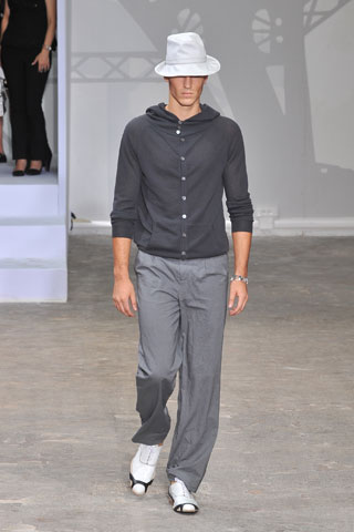 Louis Vuitton / - 2009